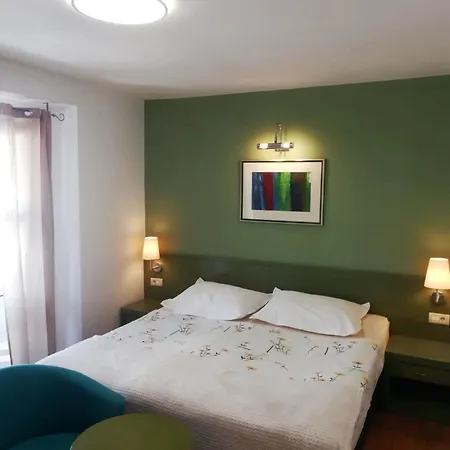 Mistral Apartment *
