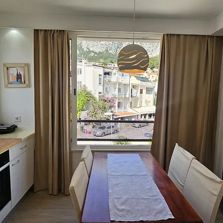 Mistral Lägenhet Makarska