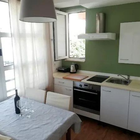 Mistral Lägenhet Makarska